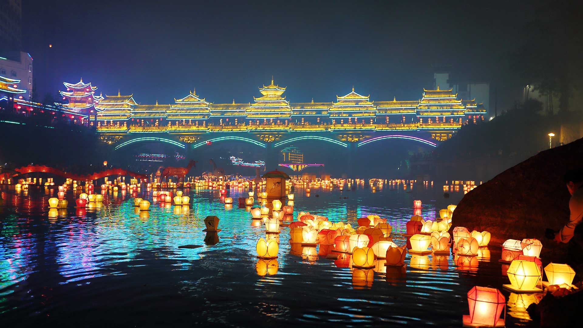 桂林中元节万盏河灯漂放活动